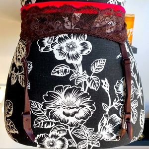 Victoria’s Secret garter belt [NWOT]
